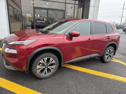 Used 2023 Nissan Rogue SV image 1