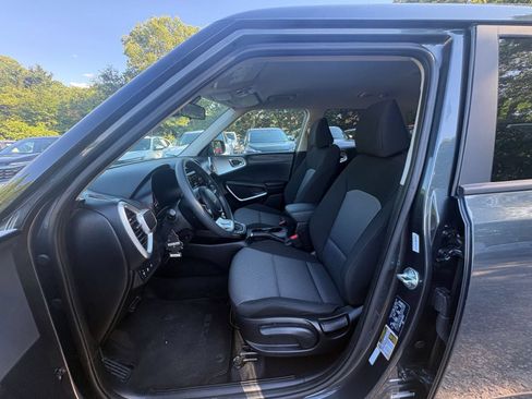 Used 2025 Kia Soul LX w/ LX Technology Package FWD image 23