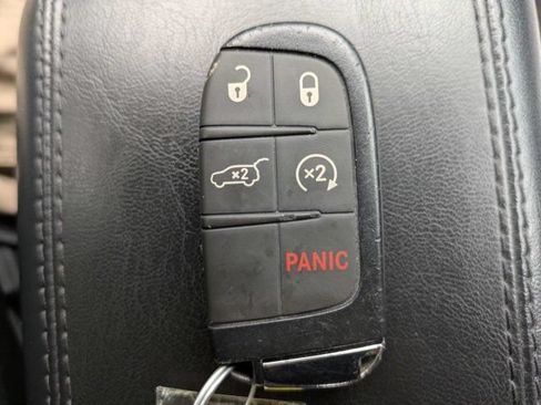 Used 2023 Jeep Compass Latitude w/ Sun and Sound Group AWD/4WD image 32