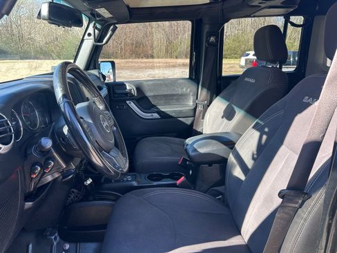 Used 2018 Jeep Wrangler Unlimited Sahara image 8