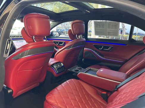 Used 2022 Mercedes-Benz S 580 4MATIC Sedan w/ AMG Line Package image 45