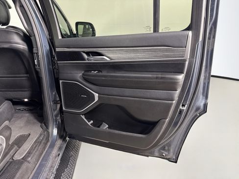 Used 2024 Jeep Wagoneer Series II w/ Flexible Seating Group RWD image 28