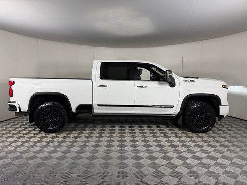 Used 2024 Chevrolet Silverado 2500 High Country w/ High Country Premium Package AWD/4WD image 5