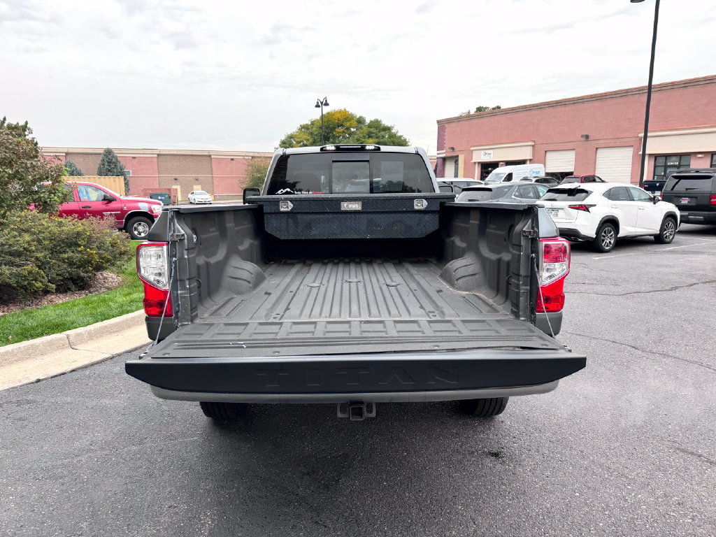 Used 2017 Nissan Titan SV RWD image 12