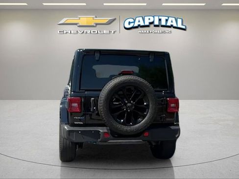 Used 2022 Jeep Wrangler Unlimited Sahara AWD/4WD image 4