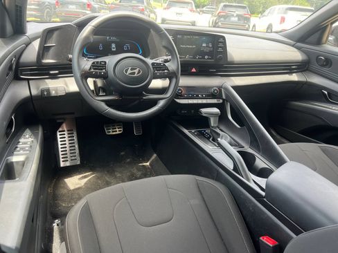 Used 2025 Hyundai Elantra Sport FWD image 21