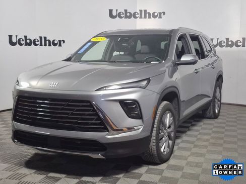 Certified 2025 Buick Enclave Preferred image 3