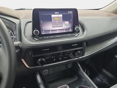 Used 2022 Nissan Rogue S AWD/4WD image 17