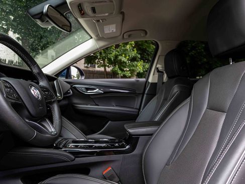 Used 2023 Buick Envision Essence image 9