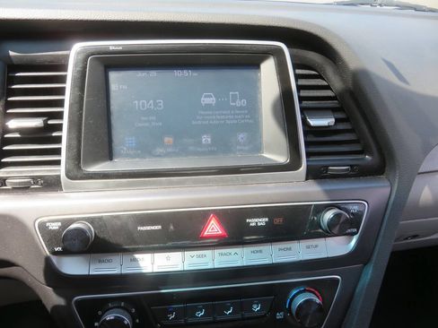 Used 2018 Hyundai Sonata SE FWD image 16