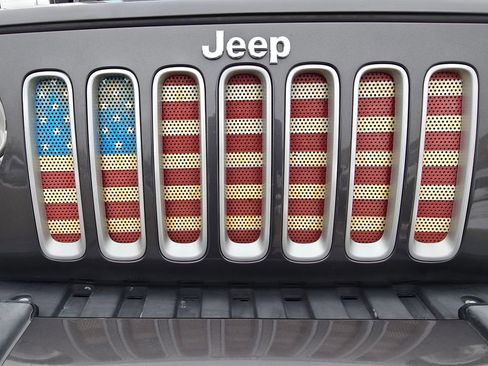 Used 2017 Jeep Wrangler Unlimited Sahara w/ Connectivity Group image 27