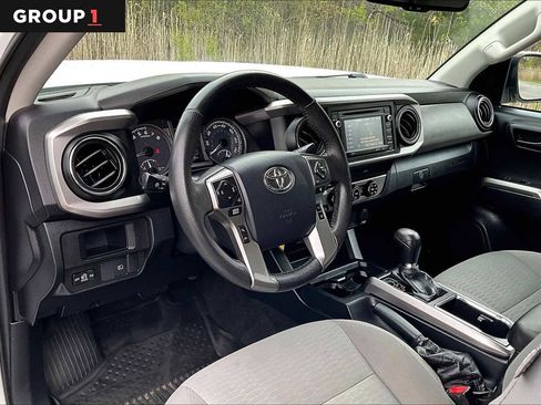 Used 2019 Toyota Tacoma SR5 AWD/4WD image 18