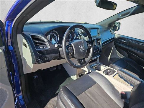 Used 2020 Dodge Grand Caravan SXT image 17