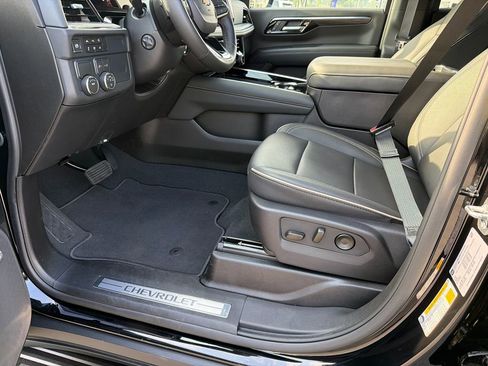 Used 2025 Chevrolet Tahoe Premier RWD image 9