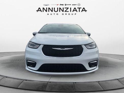 Certified 2023 Chrysler Pacifica Touring-L image 8