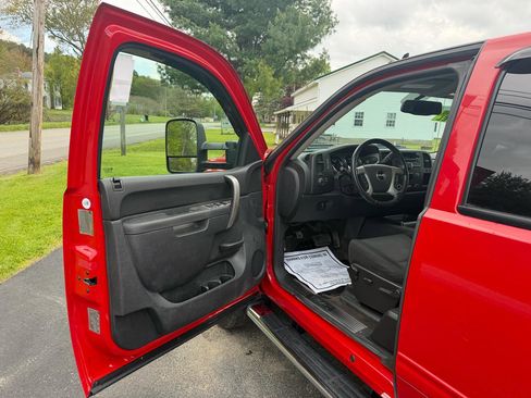 Used 2011 GMC Sierra 3500 SLE w/ SLE Preferred Package AWD/4WD image 19
