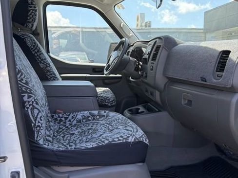 Used 2018 Nissan NV 3500 SV RWD image 21