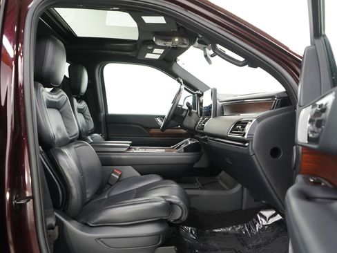 Used 2023 Lincoln Navigator Reserve w/ Equipment Group 201A AWD/4WD image 11