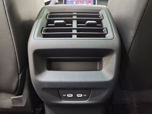 New 2026 Volkswagen Tiguan SE R-Line image 33