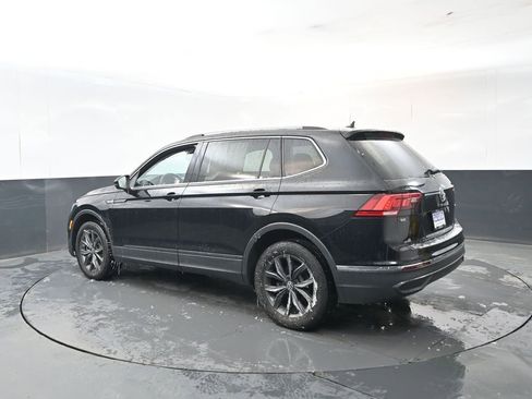 Used 2023 Volkswagen Tiguan SE image 3