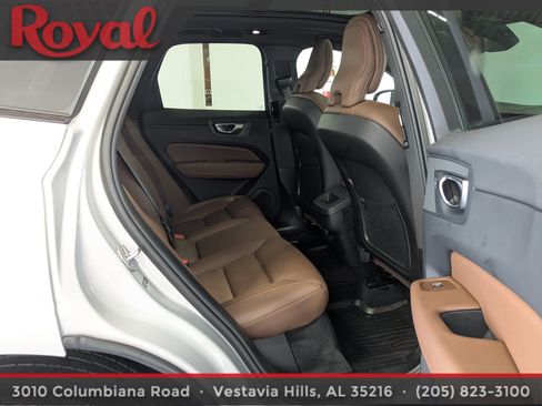 Certified 2024 Volvo XC60 B5 Plus AWD/4WD image 10