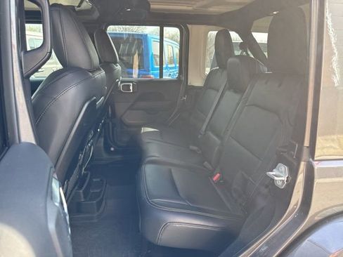 Used 2025 Jeep Wrangler Unlimited Sahara AWD/4WD image 12