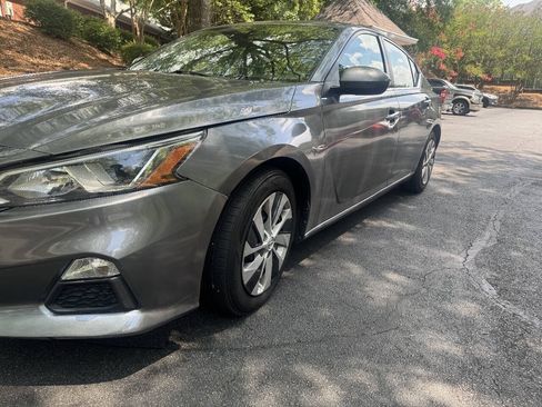 Used 2020 Nissan Altima 2.5 S FWD image 2