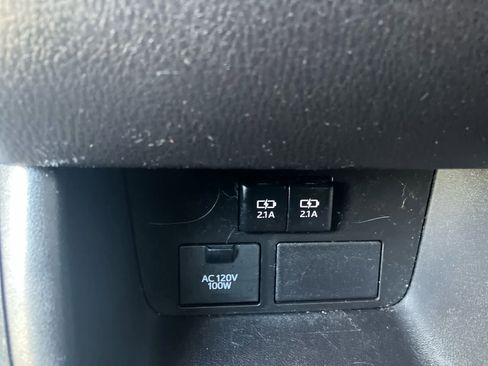 Used 2017 Toyota Highlander SE image 34