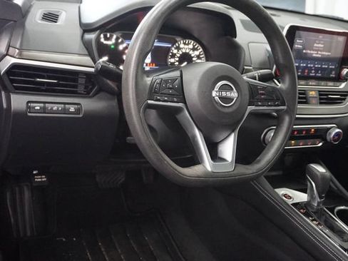 Used 2023 Nissan Altima 2.5 SV FWD image 5