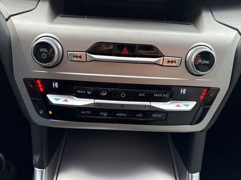 Used 2021 Ford Explorer XLT w/ Equipment Group 202A image 27