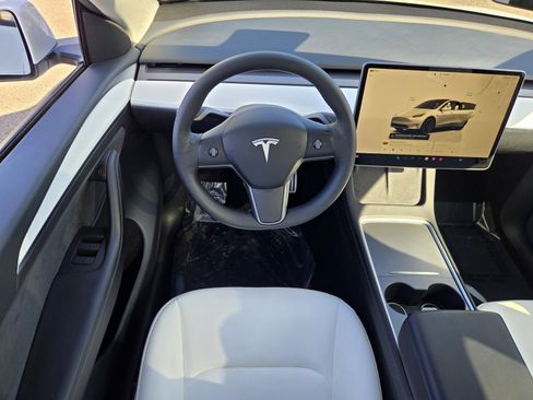 Used 2022 Tesla Model Y Performance AWD/4WD image 13