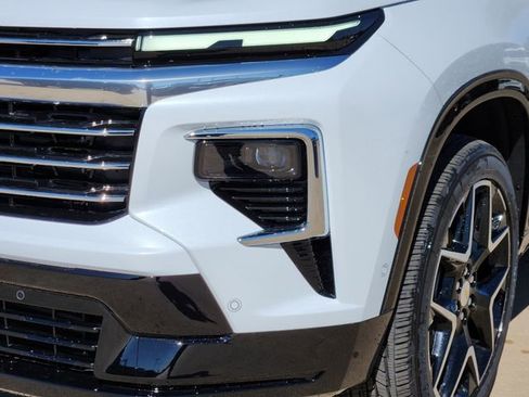 New 2026 Chevrolet Traverse High Country w/ LPO, Floor Liner Package image 10