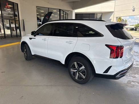 Certified 2023 Kia Sorento S FWD image 9