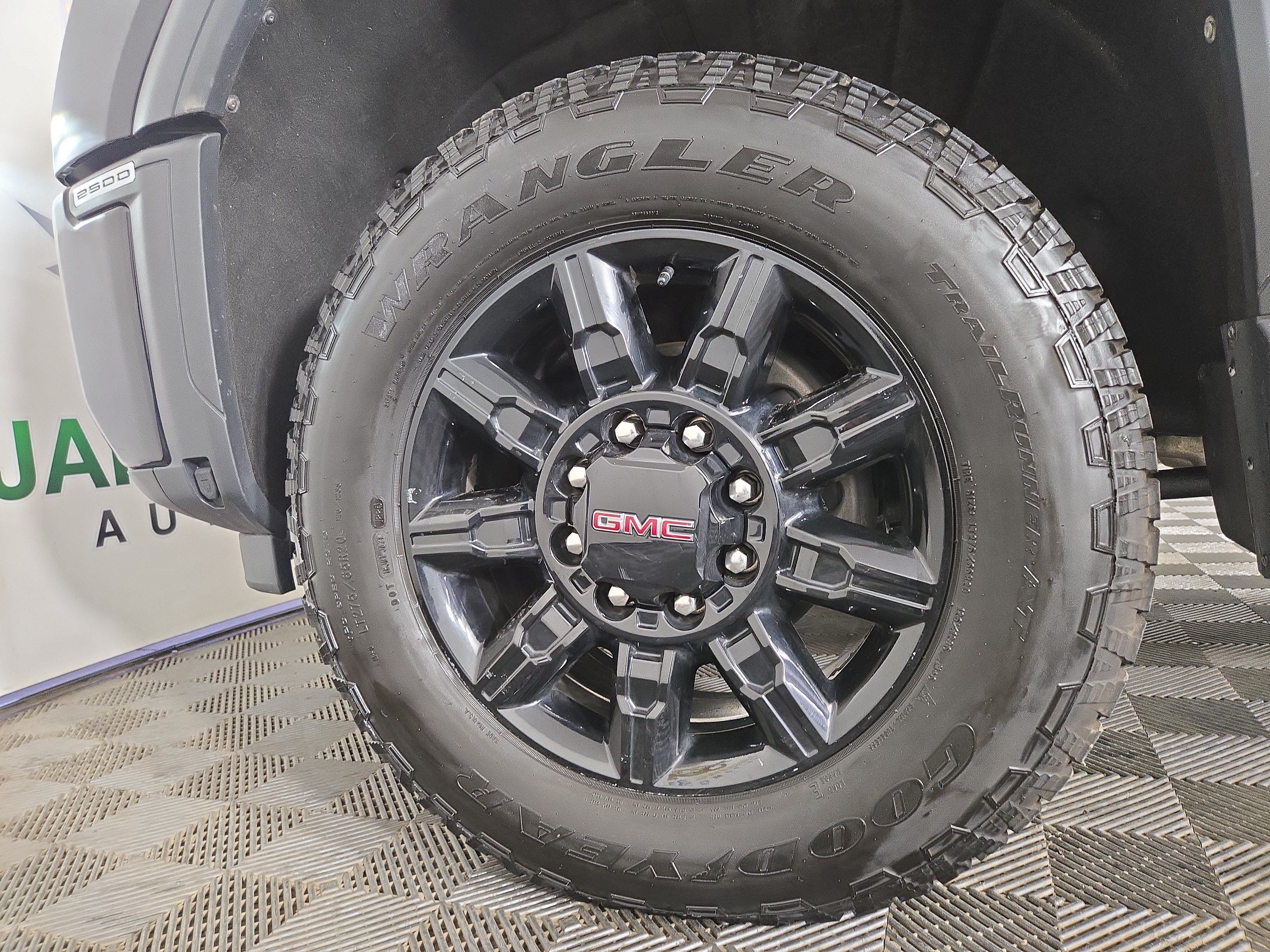 Certified 2025 GMC Sierra 2500 AT4 w/ AT4 Premium Plus Package AWD/4WD image 33