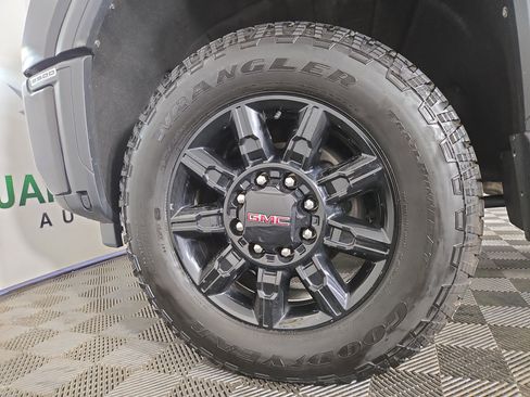 Certified 2025 GMC Sierra 2500 AT4 w/ AT4 Premium Plus Package AWD/4WD image 33