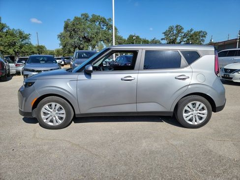 Used 2023 Kia Soul LX FWD image 8