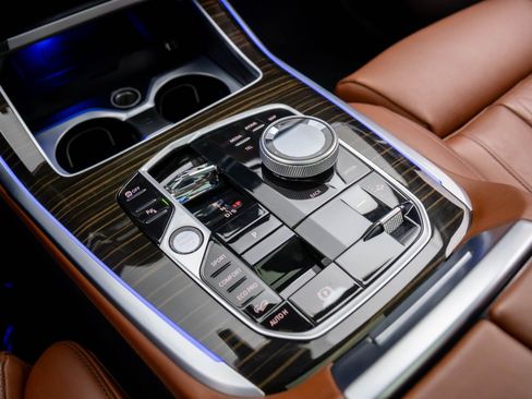 Used 2025 BMW X7 M60i image 29