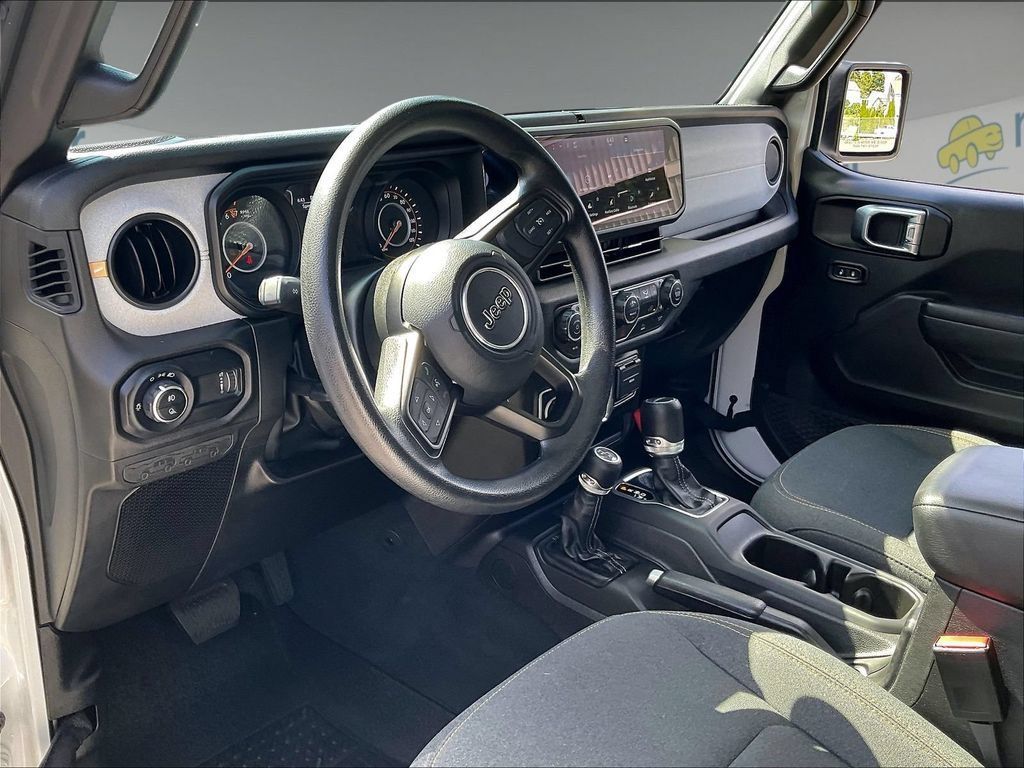 Used 2025 Jeep Gladiator Sport AWD/4WD image 8
