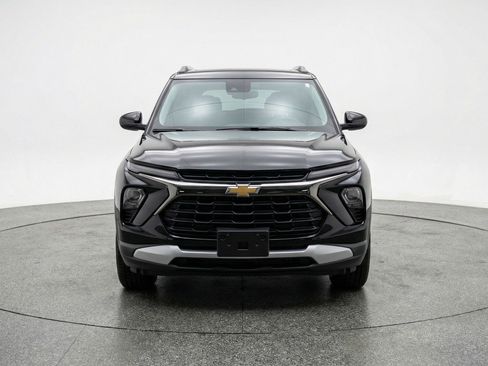 Used 2025 Chevrolet TrailBlazer LT FWD image 2