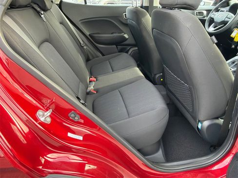 Used 2024 Hyundai Venue SE image 15