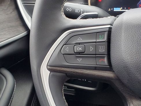 Used 2023 Jeep Grand Cherokee Limited image 23