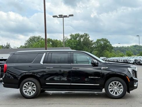 Used 2025 GMC Yukon XL Denali AWD/4WD image 45