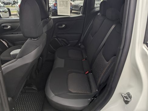 Used 2023 Jeep Renegade Latitude image 8