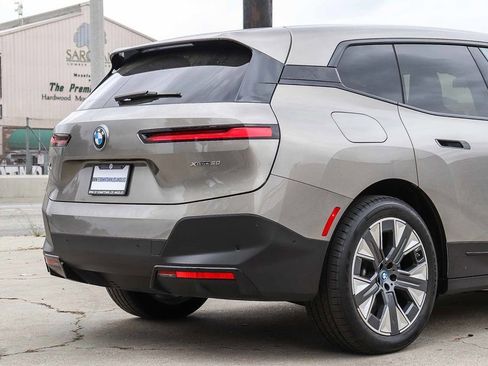 Used 2025 BMW iX xDrive50 w/ Convenience Package AWD/4WD image 11
