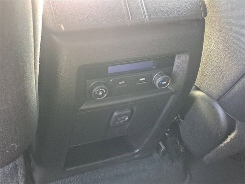 Used 2023 Chevrolet Traverse LT image 21