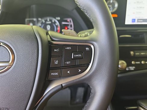 Used 2025 Lexus ES 350 w/ Accessory Package (Z2) image 22