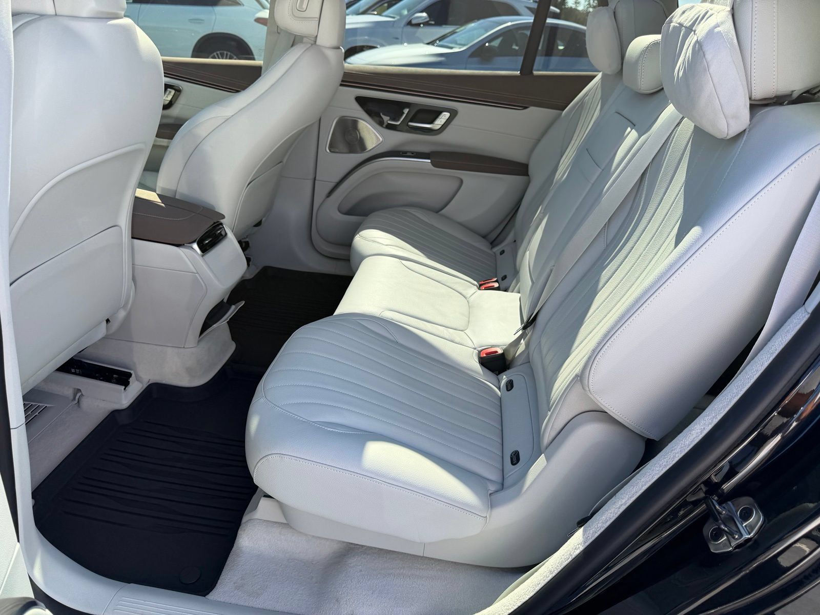 Used 2023 Mercedes-Benz EQS 580 4MATIC SUV image 16