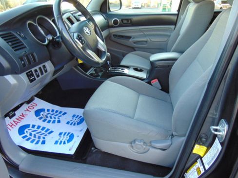 Used 2013 Toyota Tacoma 4x4 Double Cab w/ SR5 Pkg image 5