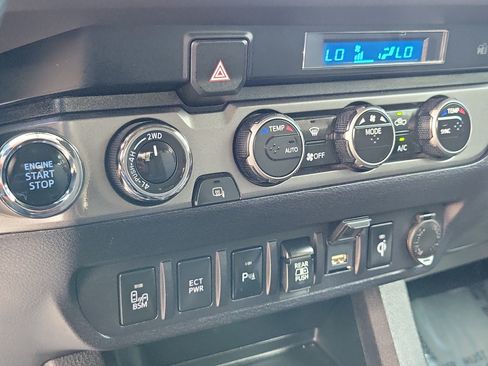 Used 2023 Toyota Tacoma TRD Sport w/ Technology Package AWD/4WD image 21
