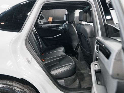 Used 2023 Porsche Macan image 34